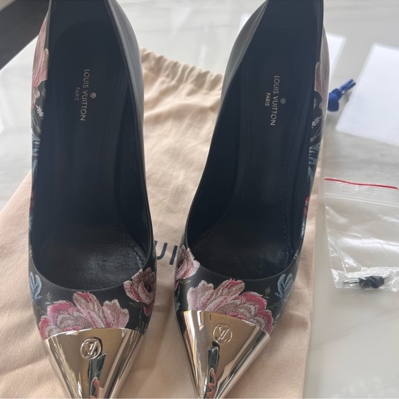 LOUIS VUITTON limited edition pump - Picture 2 of 5